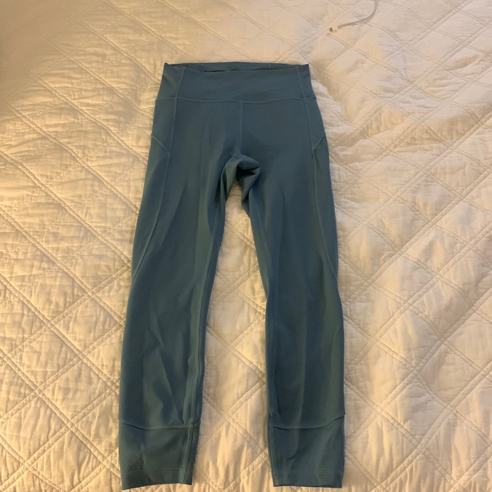 Lululemon leggings (excellent condition)
